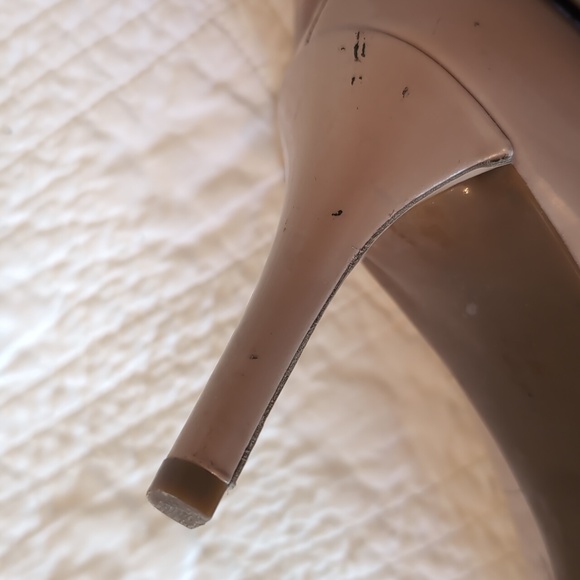 Michael Kors FLEX Classic Light Blush Patent Pumps size 9 - Picture 9 of 10